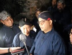 Anies Baswedan Terima Amanah Cakra Asmaul Husna Al Malik dan Ar Rahman