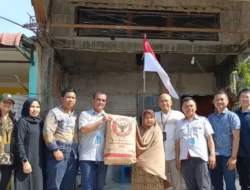 Menteri PUPR dan PT Semen Padang Berikan Bantuan Kepada Warga Batam
