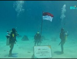 BSI Aceh Kibarkan Sangsaka Merah Putih di Dasar Laut Pulau Rubiah