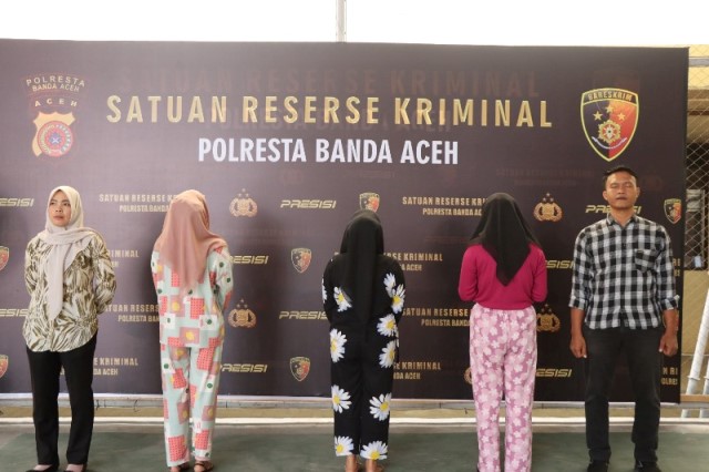 Polisi Kembali Tangkap Mucikari dan PSK di Sebuah Hotel Ternama di Aceh 1 Polisi Kembali Tangkap Mucikari dan PSK di Sebuah Hotel Ternama di Aceh