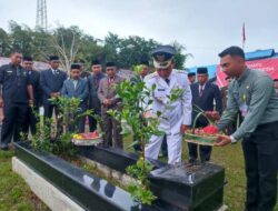 Pemerintah Simeulue Rayakan HUT RI ke-78 dengan Ziarah ke Makam Pahlawan