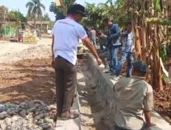 Proyek Drainase dan Latasir oleh CV. Dua Putra di Pekon Banyu Urip, Masyarakat dan DPRD Minta Diperbaiki