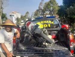 Sepeda Motor Tabrak Minibus, 1 Tewas 3 Terluka