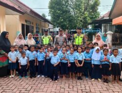 Berikan Motivasi Kepada Siswa-Siswi, Kapolsek Arongan Lambalek Sambangi Sekolah TK Negeri 1