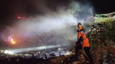 Asap Tebal Akibat Kebakaran TPA Kopi Luhur Cirebon, 1.500 KK Terpaksa Ungsikan Diri