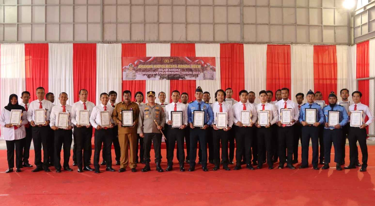 Raih Juara Ditingkat Polda Aceh, Kapolresta Berikan Reward Kepada Personel dan Pihak Pendukung 1 juara