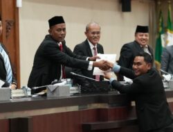 DPRA Gelar Rapat Paripurna Dengan Agenda Penyampaian Pendapat Badan Anggaran DPRA