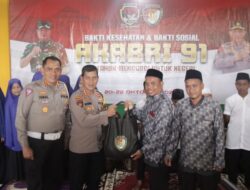 Alumni Akabri 1991 Polda Aceh Bagikan 100 Paket Sembako Untuk Santri