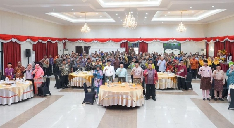 Gubernur Serahkan Penghargaan Kepada Koperasi Berprestasi Tingkat Provinsi Riau, Ini Tujuannya 1 Koperasi
