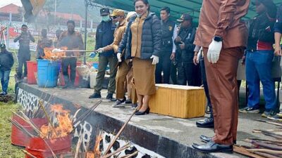 Hadiri Pemusnahan Barang Bukti, Pj Bupati Tumiran Tegaskan Oknum Harus Ditindak Hukum