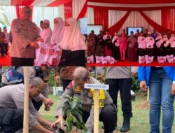 Alumni Akabri 90 Serahkan Paket Bansos di Dayah Mahyal Ulul Al-Aziziyah dan Lakukan Penghijauan 