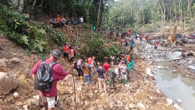 tanah longsor di dolong kabupaten Simalungun Provinsi Sumatera Utara