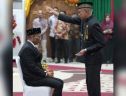 Usai Dilantik Jadi Ketua DPRA, Zulfadhli Dipeusijuek Wali Nanggroe