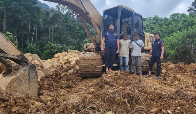 Satu Unit Ekskavator di Lokasi Tambang Ilegal Kembali Diamankan Polisi 1 Tambang