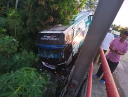 Sopir Mengantuk, Bus Kurnia Alami Kecelakaan