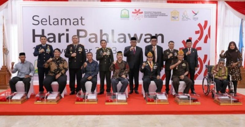 Peringati Hari Pahlawan, Pemerintah Aceh Beri Bingkisan Untuk Keluarga Pejuang Kemerdekaan 1 Hari pahlawan