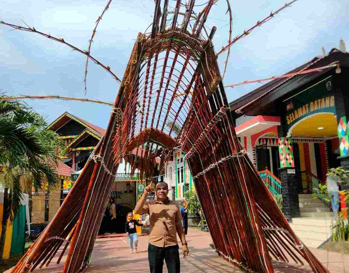 pintu masuk anjungan kabupaten simeulue