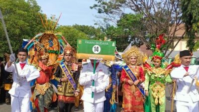 Kostum Lobster dan Cengkeh Warnai Pawai Budaya PKA-8 1 Pawai Budaya PKA-8, Kontingan Simeulue memakai Kostum Lobster dan Cengkeh