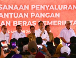 Presiden Salurkan Bantuan Beras Bulog di Serang