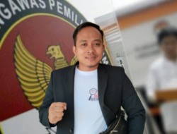 Bawaslu Kabupaten Pringsewu Gencar Bersihkan APK Dimasa Tenang Pemilu 2024