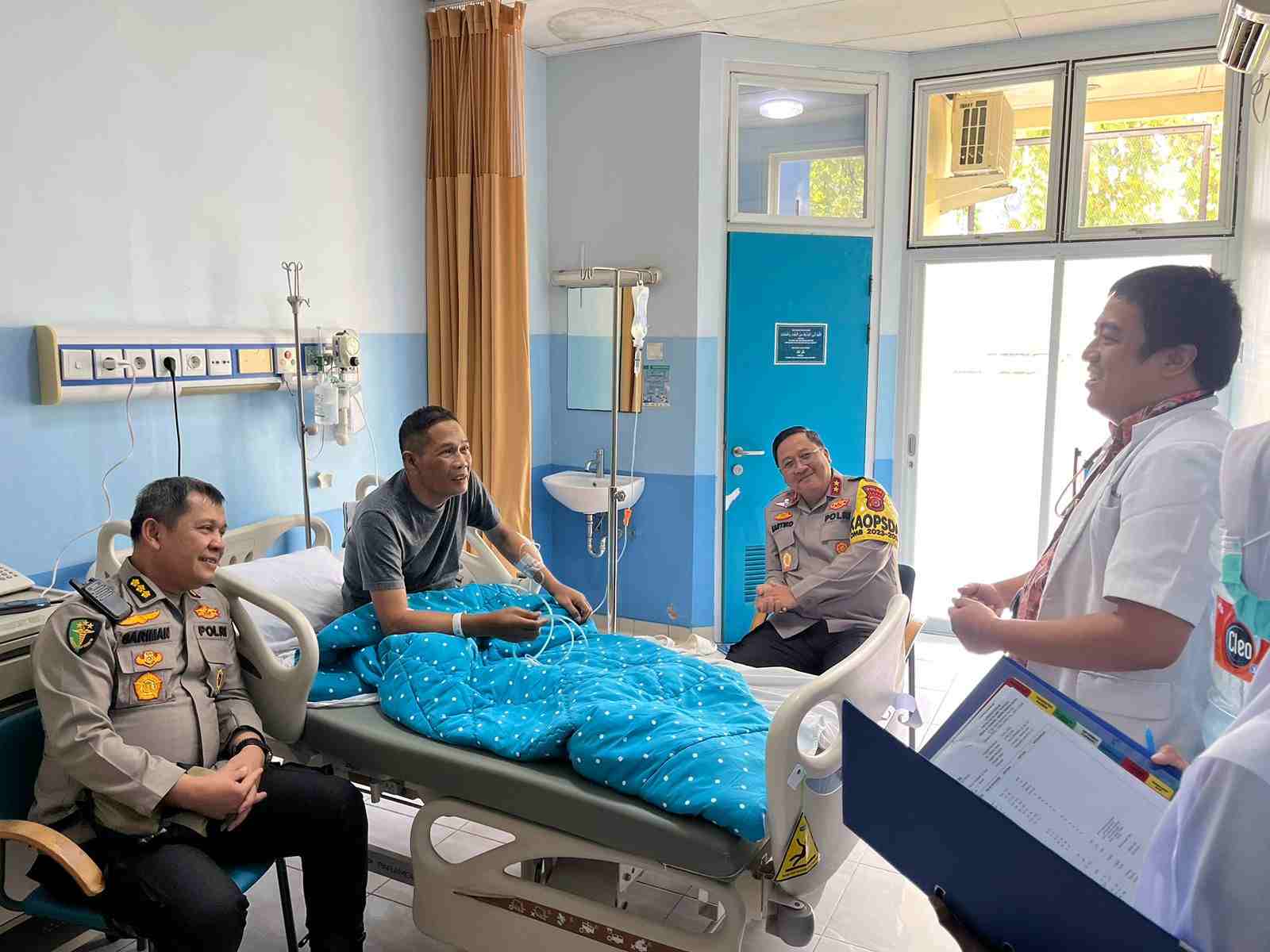 Kapolda Aceh Besuk Dirbinmas di RSUZA 1 Kapolda Aceh