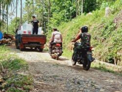 Babinsa Pekon Madaraya Koramil 05 Pagelaran Kodim Tanggamus Kawal Pendistribusian Logistik Pemilu 2024