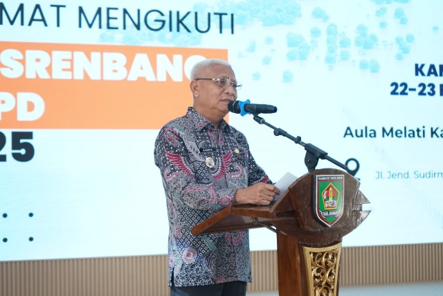 Bupati Asahan, H. Surya, Bsc saat membuka Musrembang di Aula Melati Kantor Bupati Asahan, Kamis (22/02/2024). (Foto: Harian Daerah/Ibrahim)