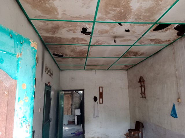 Rumah mayat gantung diri