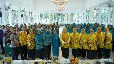 Tim Supervisi TP-PKK Provinsi Sumut dengan Tim PKK Kabupaten Asahan Foto Bersama saat berkunjung ke Kabupaten Asahan, Kamis (22/2/2024). (Foto: Harian Daerah/Ibrahim)