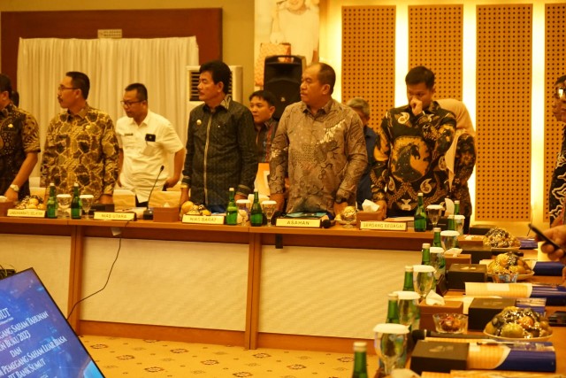 Wakil Bupati Asahan, Taufik Zainal Abidin S.Sos, M.si saat mengikuti Rapat RUPS di Gedung Kantor Pusat PT Bank Sumut, Senin (26/2/2024) kemarin. (Foto: Harian Daerah/Ibrahim)