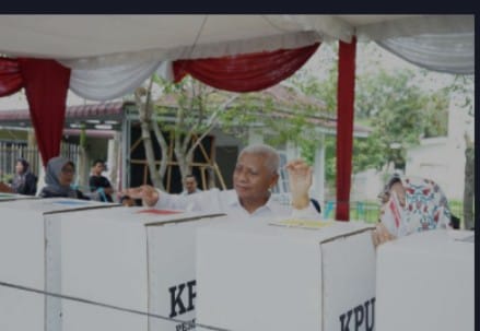 Bupati Asahan H. Surya, BSc melakukan peninjauan di TPS yang berada di beberapa Kecamatan yakni Kecamatan Pulau Rakyat, Rahuning, Teluk Dalam, Simpang Empat dan Air Batu, Rabu (14/02/2023). (Foto: Harian Daerah/Ibrahim)