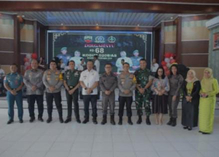 Wakil Bupati Asahan saat memberikan sambutannya pada HUT ke-68 Kodim 0208/Asahan mewakili Bupati Asahan, Pj. Bupati Batu Bara dan Walikota Tanjung Balai di Aual Pandawa Sakti Kodim 0208/Asahan, Kamis (01/02/2024). (Foto: Harian Daerah/Ibrahim)