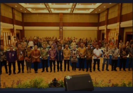 Bupati Asahan H.Surya BSc foto Bersama dengan Pemegang Saham Bank Sumut di Ballroom Kantor pusat PT BANK Sumut di Ballroom Kantor Pusat PT. Bank Sumut, Jum’at (12/01/2024). (Foto: Harian Daerah/Ibrahim)
