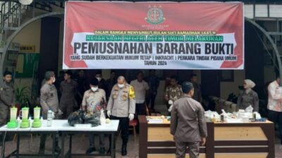 Pemusnahan 107 barang bukti yang sudah inkrah oleh Kejari Aceh Timur yang digelar di aula Taman Adiyaksa, Sabtu (10/3/2024). (Foto: infopublik.id/MCAceh)