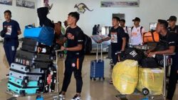 Skuat Persiraja Banda Aceh tertahan di Bandara Biak Papua karena tidak ada penerbangan pada Jumat (1/3/2024). (Foto: Info Publik)