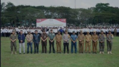 Bupati Asahan H Surya, BSc memimpin apel gelar pasukan dan mengukuhkan Satuan Perlindungan Masyarakat (Satlinmas) di Alun-Alun Rambate Rata Raya Kisaran di Alun-Alun Rambate Rata Raya Kisaran, Selasa (23/01/2023). (Foto: Harian Daerah/Ibrahim)
