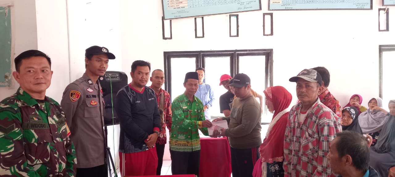 Pemerintah Pekon Tugu Mulya realisasi Bantuan Langsung Tunai Dana Desa (BLT-DD jelang Hari Raya Idul Fitri ke 41 Keluarga Penerima Manfa'at (KPM) di Kantor Balai Pekon Tugu Mulya, Sabtu (06/04/2024).