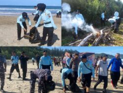 Ditpamobvit Polda Aceh Gelar Minggu Bersih di Pantai Lhoknga