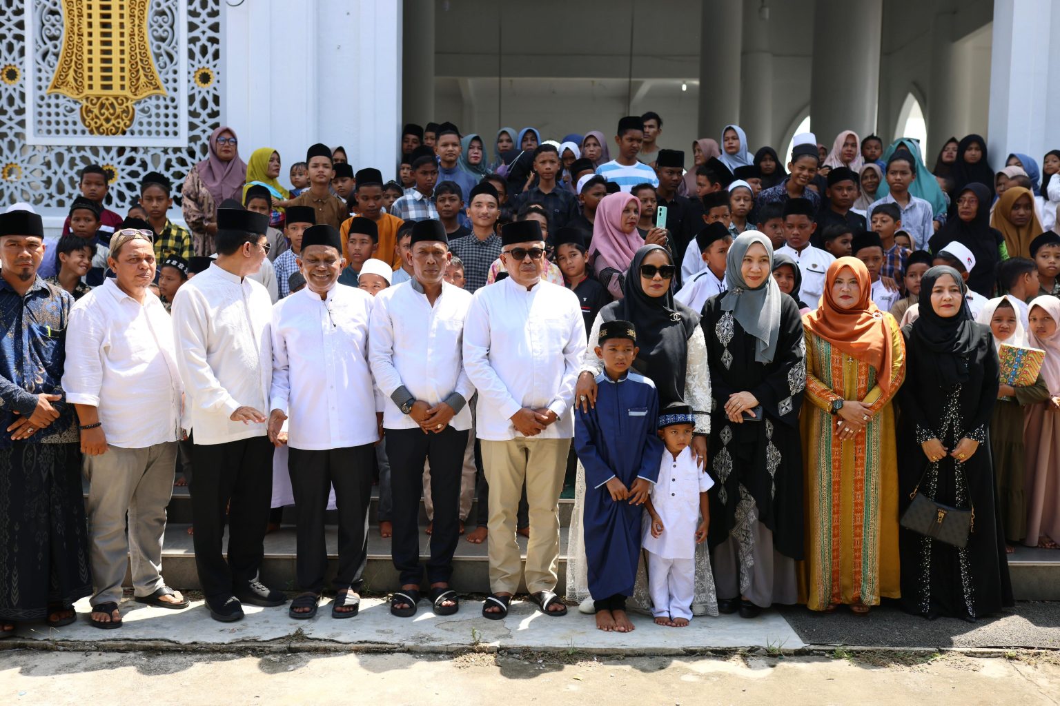 Silaturahmi dan Kenduri Anak Yatim di Jeunieb, Pj Gubernur Aceh: Yang Beku Harus Dicairkan 1 IMG 20240505 WA0010 1536x1024 1