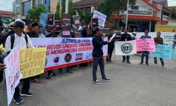 Aksi