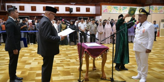 Pj Gubernur Aceh Lantik Azhari Sebagai Pj Wali Kota Subulussalam 1 aceh