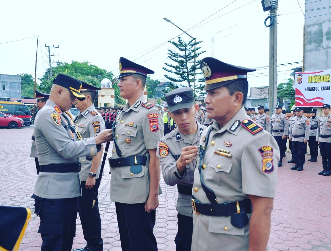 Kapolres Langsa Pimpin Sertijab Pergantian Tiga Perwira 1 Kapolres Langsa, AKBP Andy Rahmansyah SIK, SH, MH saat Sertijab Kabag Log, Kasat Intelkam dan Kapolsek Langsa Timur. (Foto:hariandaerah.com/HumasPolres)