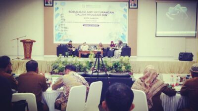 Para Nara Sumber saat menyampaikan Sosialisasi sosialisasi anti kecurangan (Fraud) dalam program JKN didepan peserta. (Foto:hariandaerah.com/Humas)