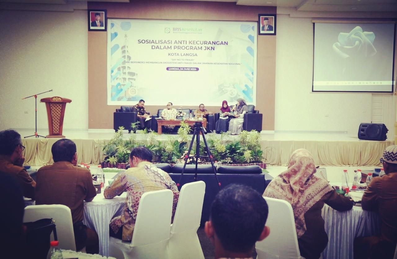 Para Nara Sumber saat menyampaikan Sosialisasi sosialisasi anti kecurangan (Fraud) dalam program JKN didepan peserta. (Foto:hariandaerah.com/Humas)