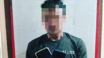 Tersangka terduga pelaku pencuri HP, RA (29) yang berhasil ditangkap Tim Satuan Reskrim Polres Langsa. (Foto:hariandaerah.com/Humaspolres)
