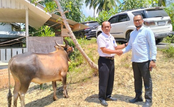PT. Penerbit Erlangga Sumbangkan Hewan Kurban ke Dinas Pendidikan Aceh Timur 1 Erlangga