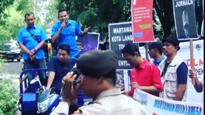Polisi Hadang Pendemo, Aksi Damai Jurnalis Langsa Sempat Panas 2 Aksi damai