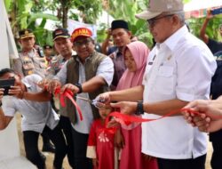 Pj Gubernur Bustami Serahkan Rumah Bantuan Islamic Relief untuk Janda Anak Dua di Aceh Utara