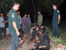 Satpol PP dan WH Aceh Besar Tertibkan Anak Punk di Peukan Bada