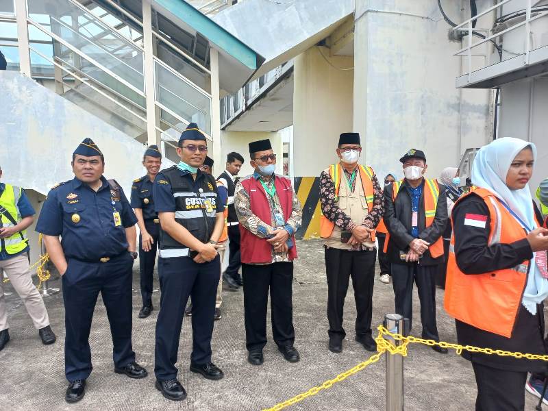Kantor Wilayah Direktorat Jenderal Bea dan Cukai (KWBC) Aceh dan Kantor Pengawasan dan Pelayanan Bea dan Cukai (KPPBC) Tipe Madya Pabean (TMP) C Banda Aceh sambut kedatangan jemaah haji kloter pertama Debarkasi Aceh 2024, Rabu (10/7/2024).